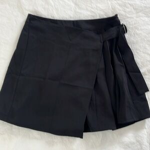 Forever 21 Mini Skirt Black Size XS Belt Loop Detail Pleated